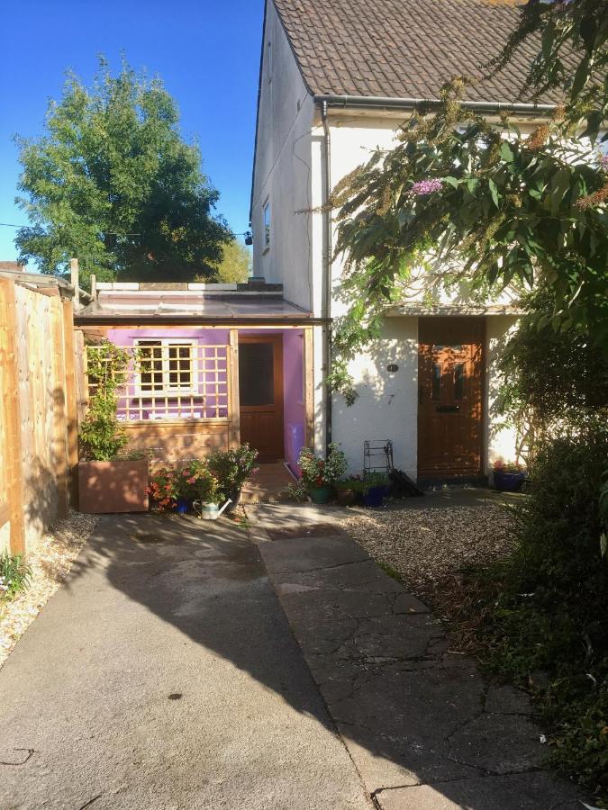 Cute Self-Contained Guest Room With Ensuite And Private Decked Porch In Glastonbury Bagian luar foto