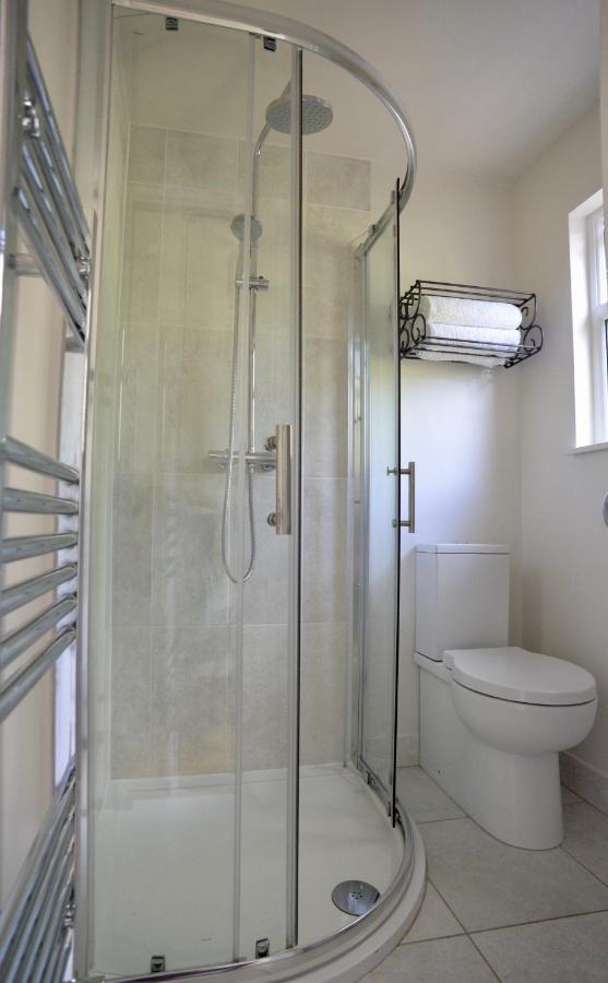 Cute Self-Contained Guest Room With Ensuite And Private Decked Porch In Glastonbury Bagian luar foto