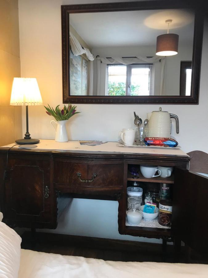 Cute Self-Contained Guest Room With Ensuite And Private Decked Porch In Glastonbury Bagian luar foto